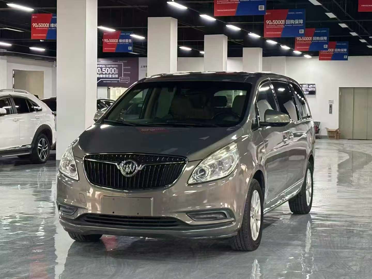 Buick GL8 25S Luxury 2.5L Automatic