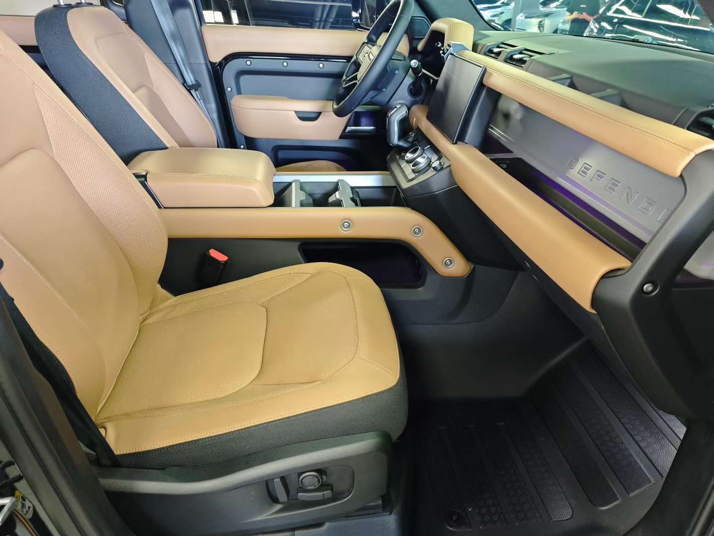 Land Rover Defender 5