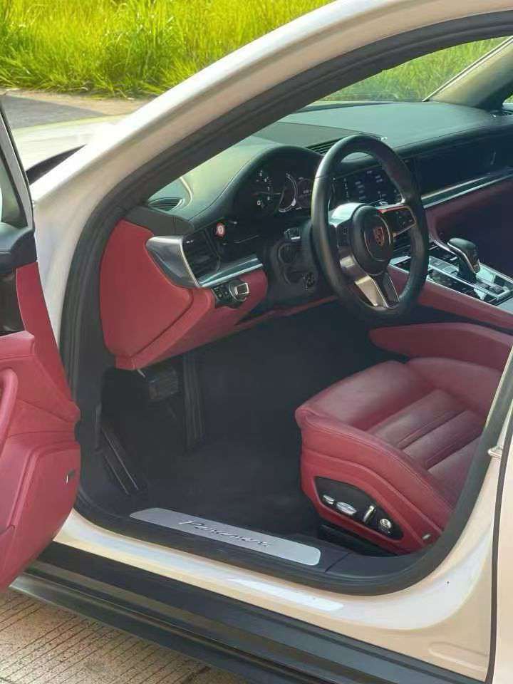 Porsche Panamera 4