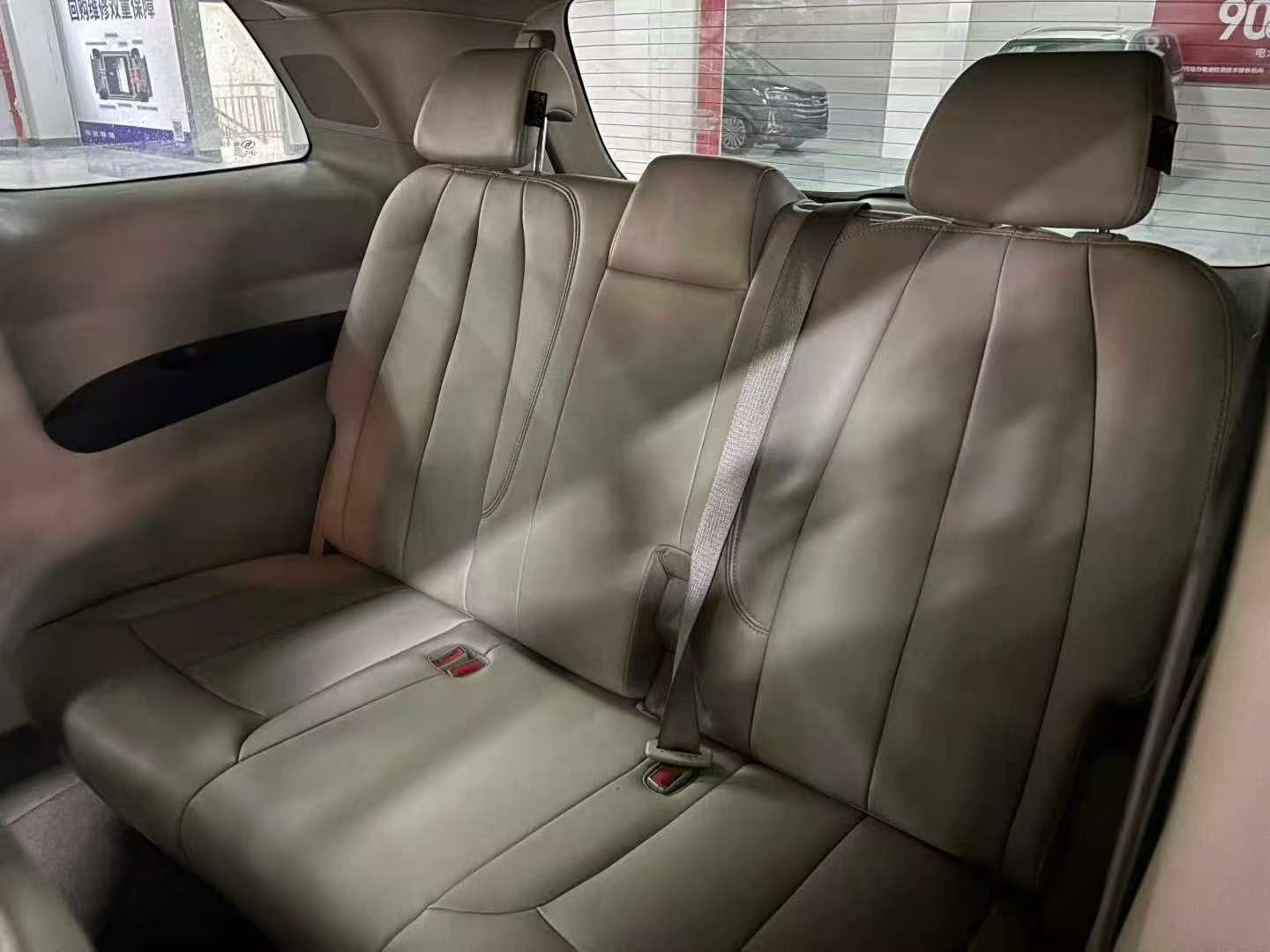 Buick GL8 25S Luxury 2.5L Automatic 6