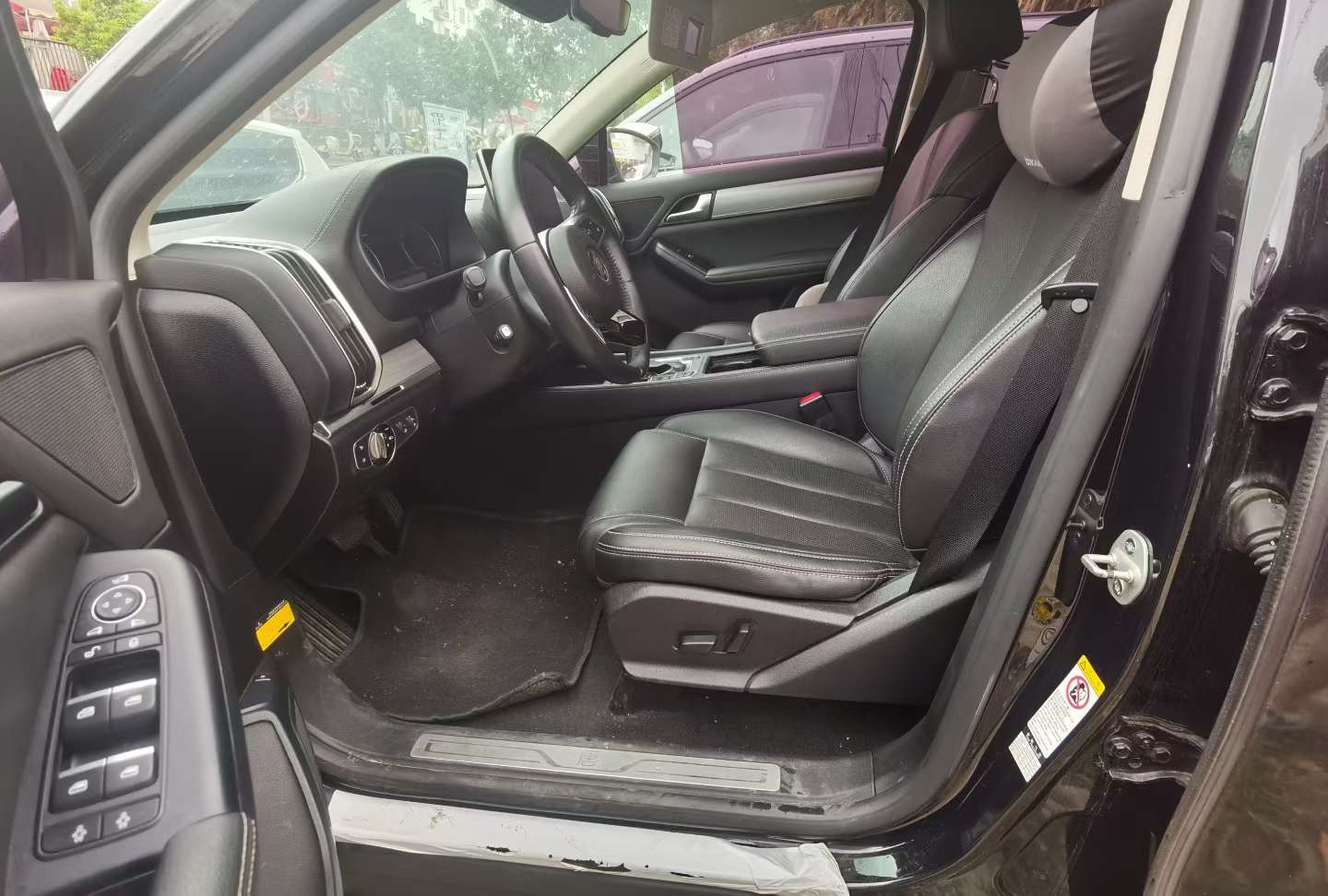 BYD Tang Automatic Panoramic Sunroof 2