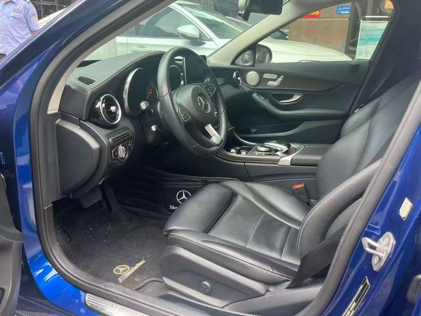 Mercedes-Benz C-Class 3