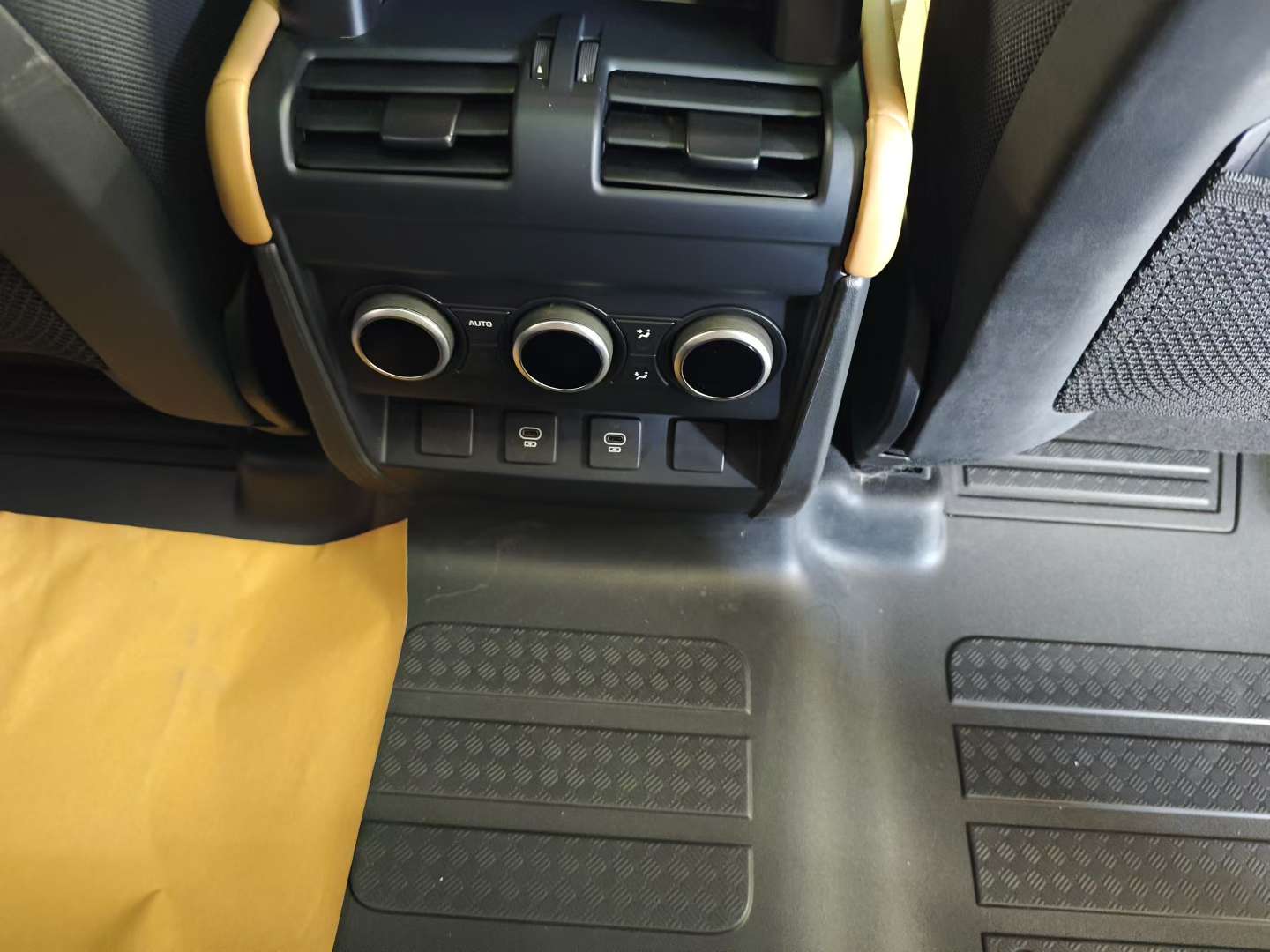 Land Rover Defender 4