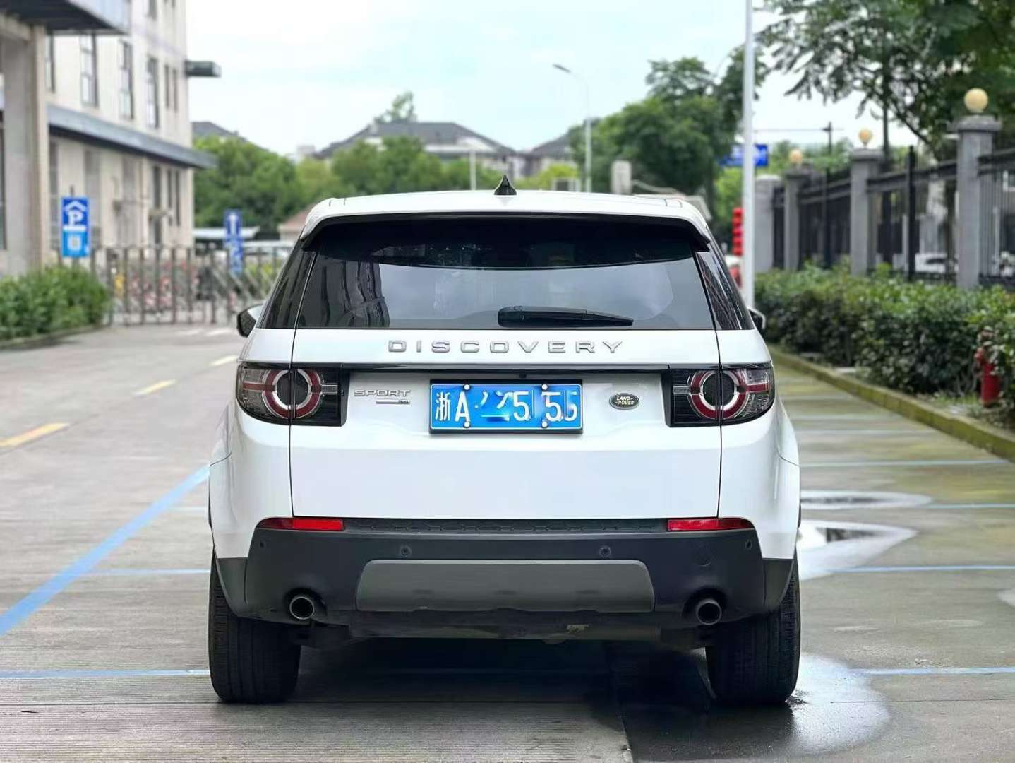 Land Rover Discovery Sport 2.0T SE 3