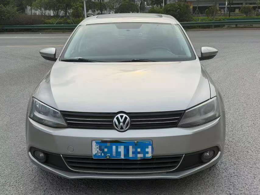 Volkswagen Sagitar 1.6L Comfort Edition with Sunroof 2