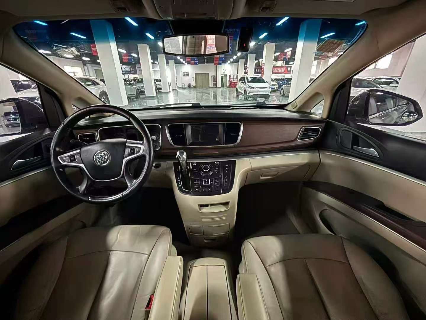 Buick GL8 25S Luxury 2.5L Automatic 5