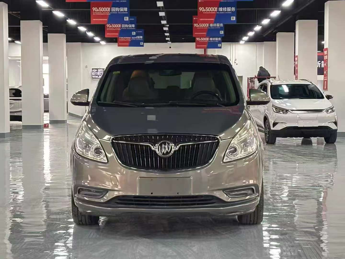 Buick GL8 25S Luxury 2.5L Automatic 2