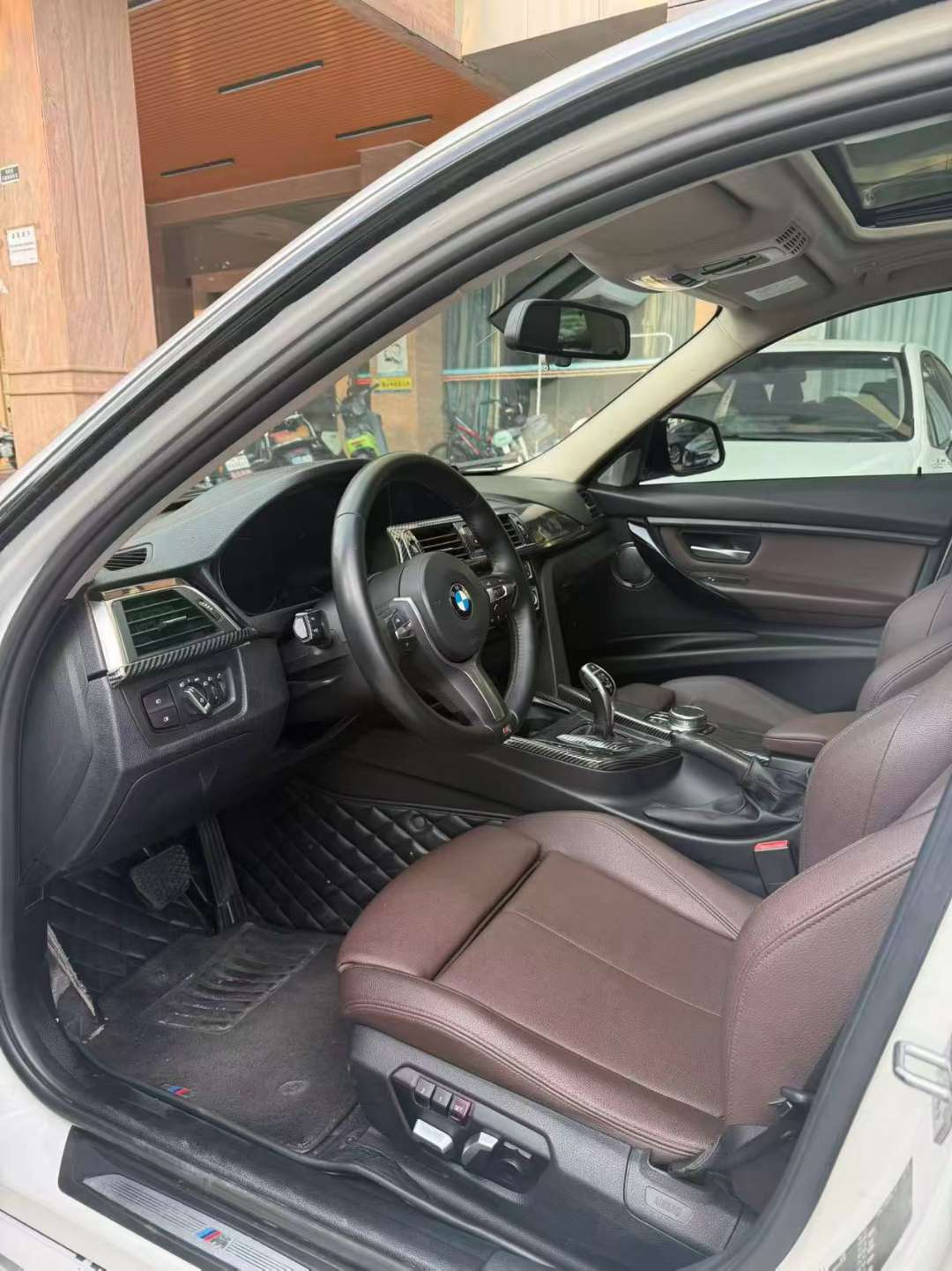 BMW 3 Series 320Li 2.0T Rear-Wheel Drive 2