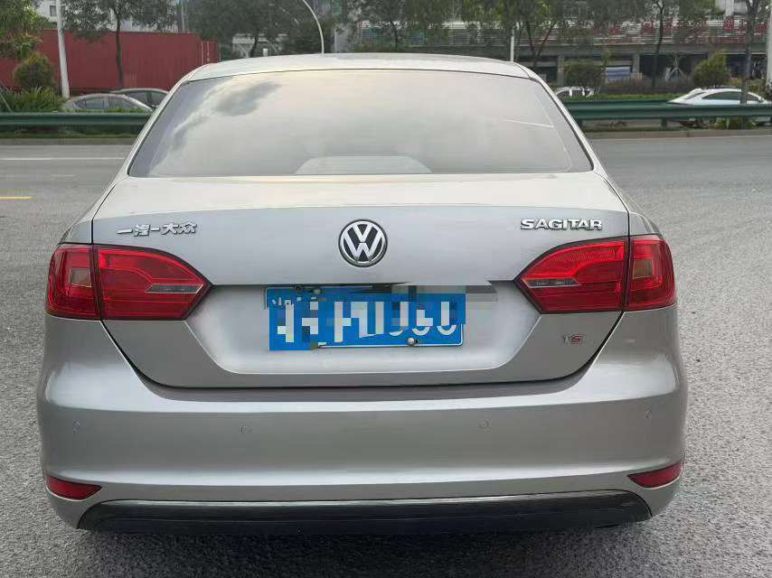 Volkswagen Sagitar 1.6L Comfort Edition with Sunroof 5