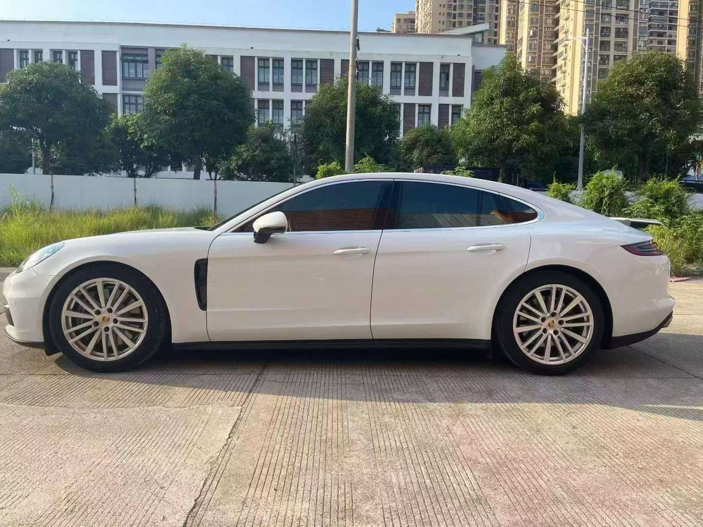 Porsche Panamera 8