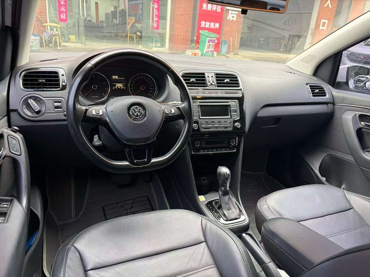 Volkswagen Polo 1.6L Automatic Highline 5