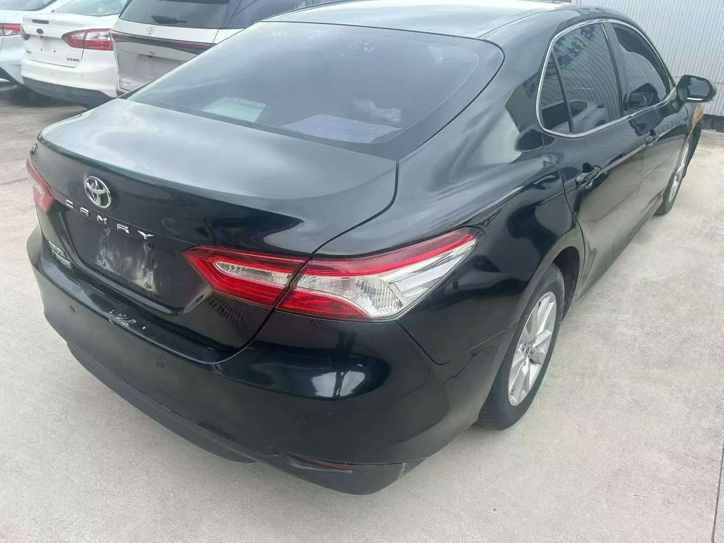 Toyota Camry 4