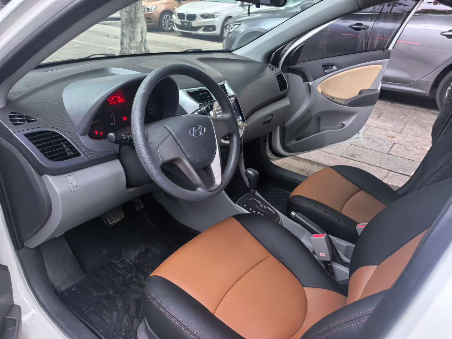 Hyundai Verna 1.4L Automatic Leather Navigation 7
