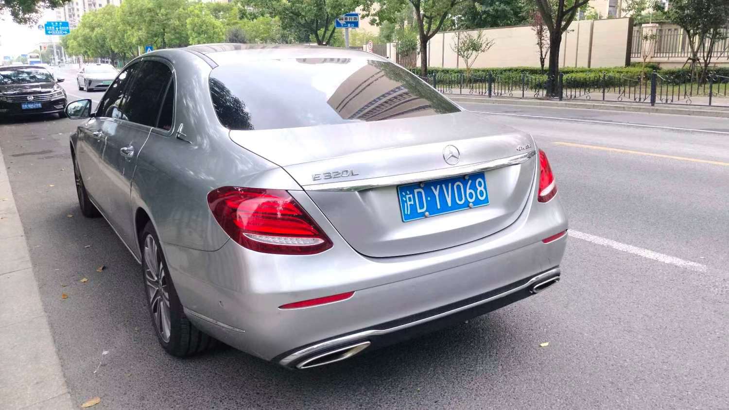 Mercedes-Benz E-Class E320L AWD Top Trim 6