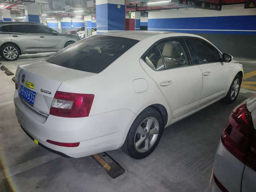 Skoda Octavia 1.6 Yijun Edition 9