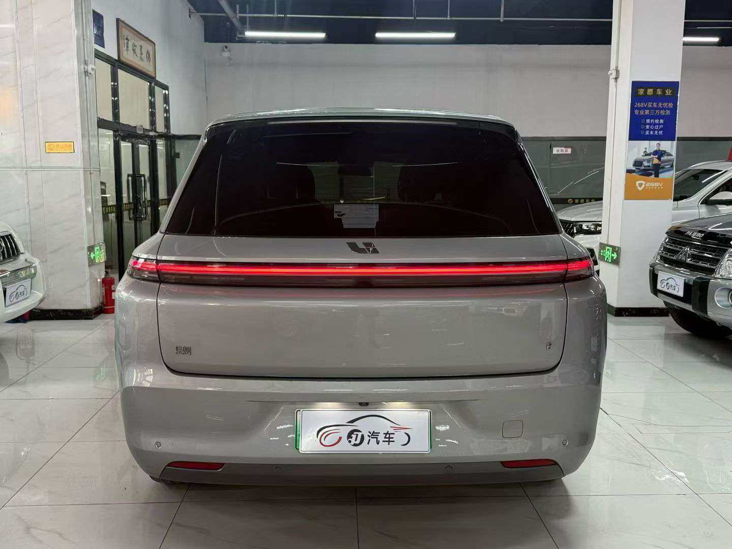 Li Auto L8 5