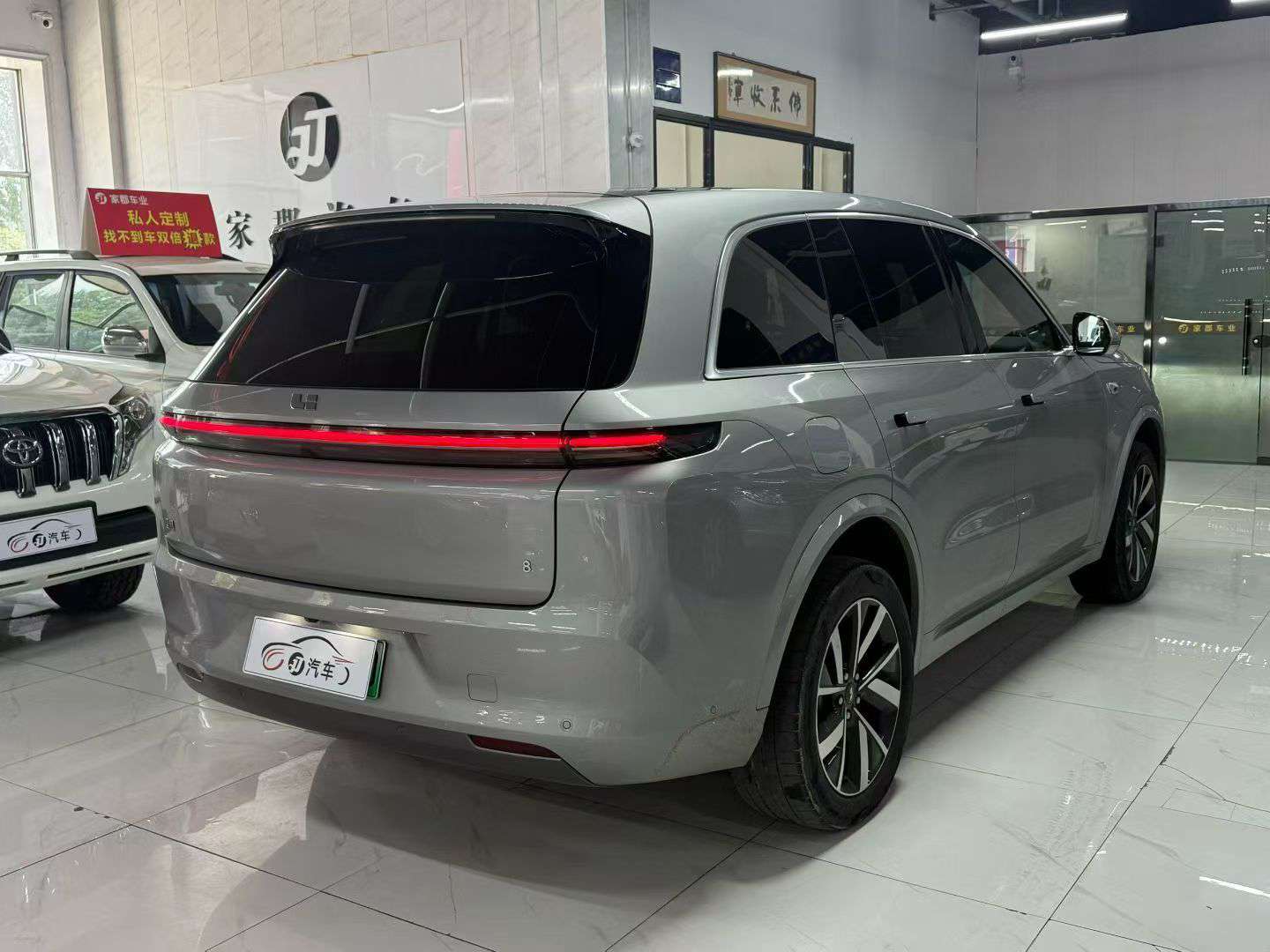 Li Auto L8 6