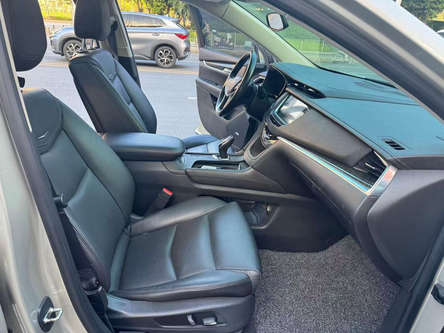 Cadillac XT5 2.0T Automatic Sunroof FWD Luxury Edition 25T 5