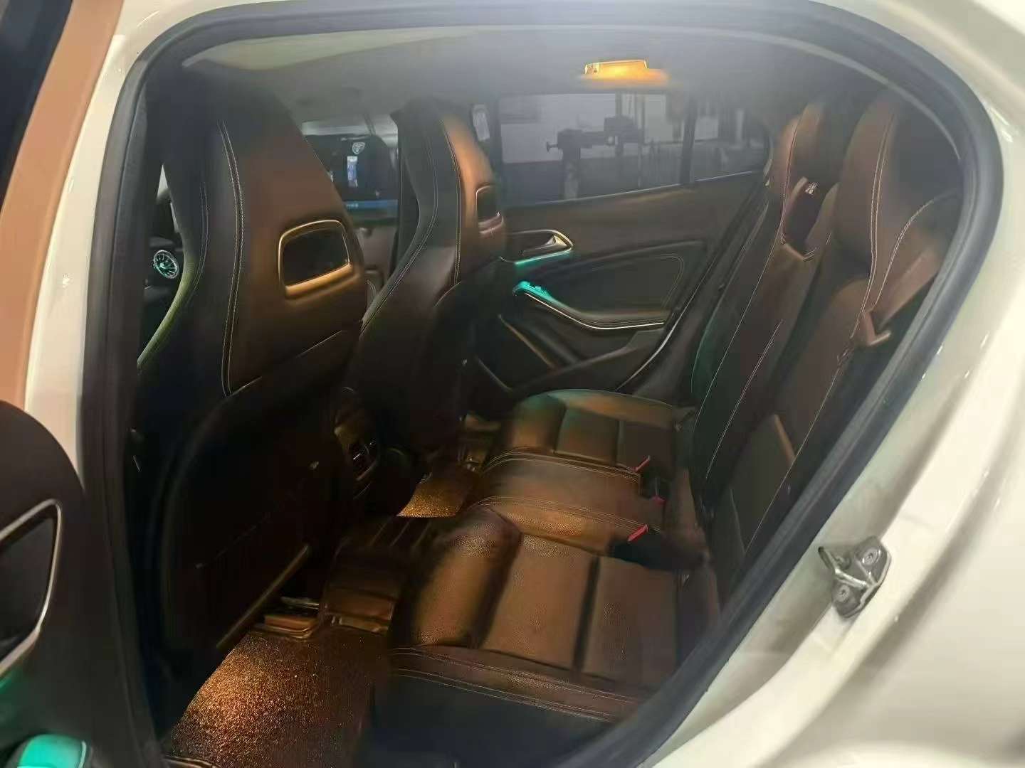Mercedes-Benz GLA 200 Fashion 4