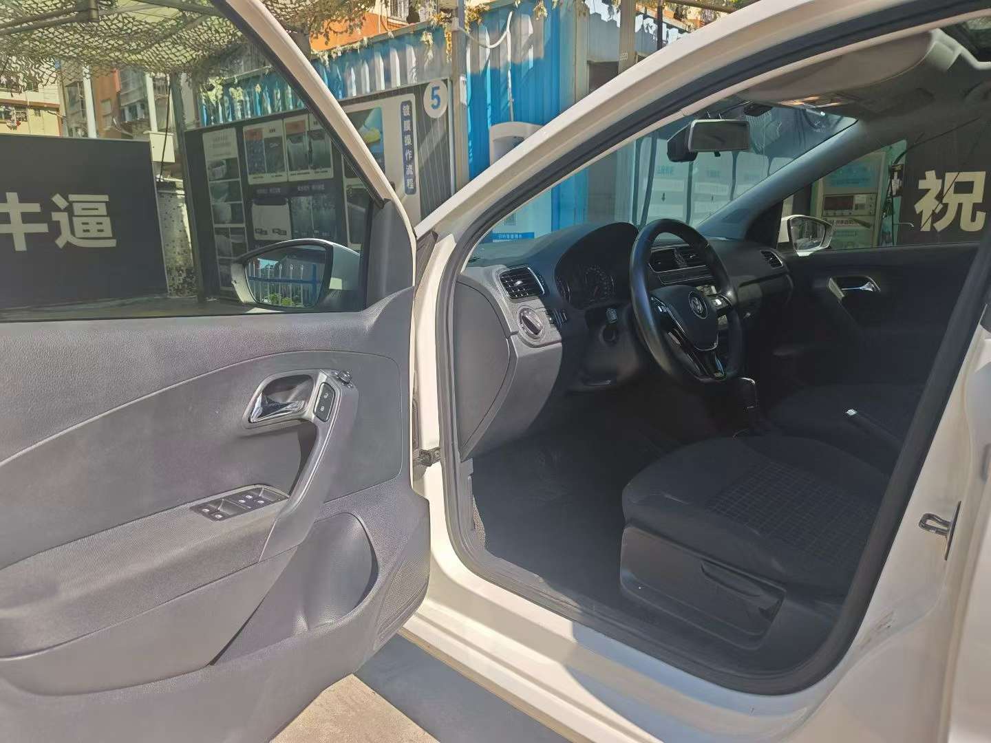 Volkswagen POLO 1.6L Automatic Comfort Edition 4