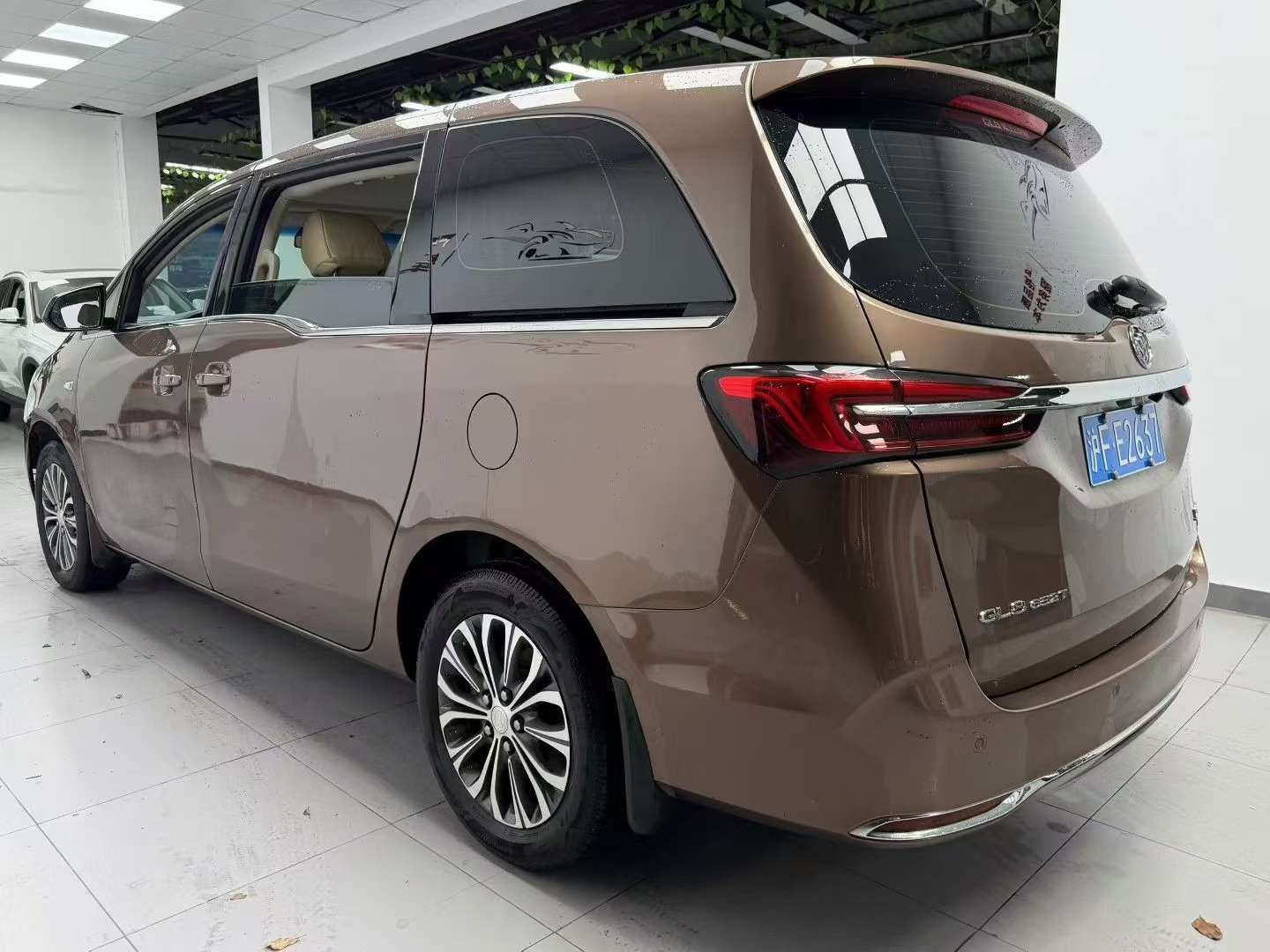 Buick GL8 Business Class 4