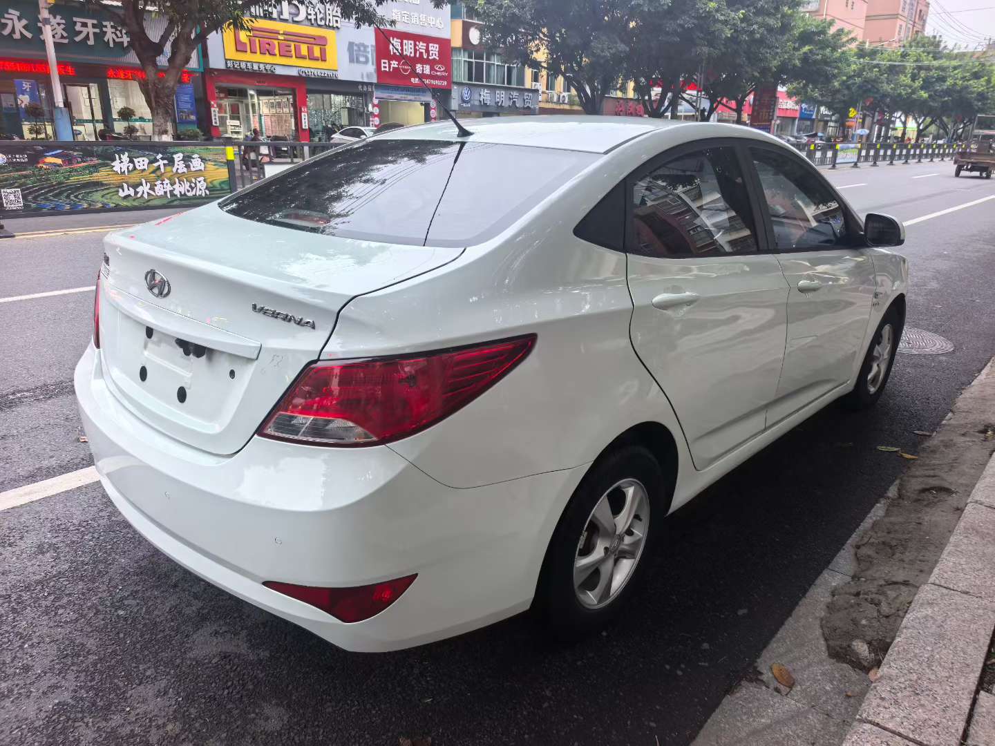 Hyundai Verna 1.4L Automatic Leather Navigation 6
