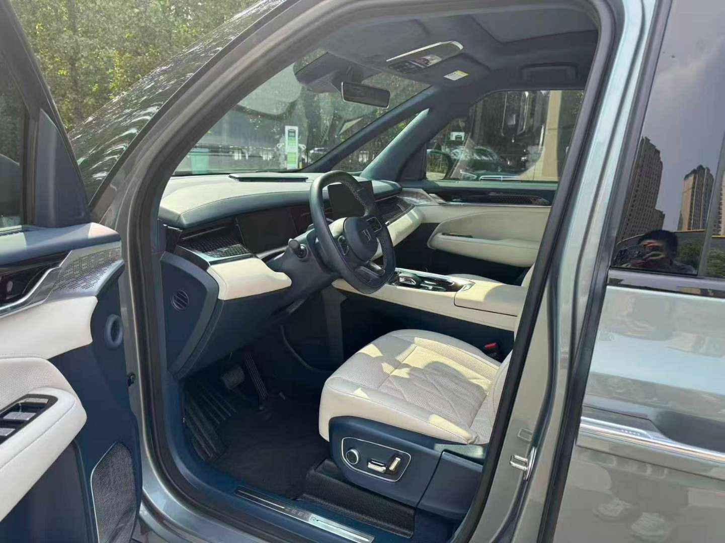 Zeekr 009 2024 Six-Seat Executive AWD 108kWh 2