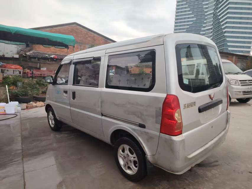 Wuling Rongguang 8