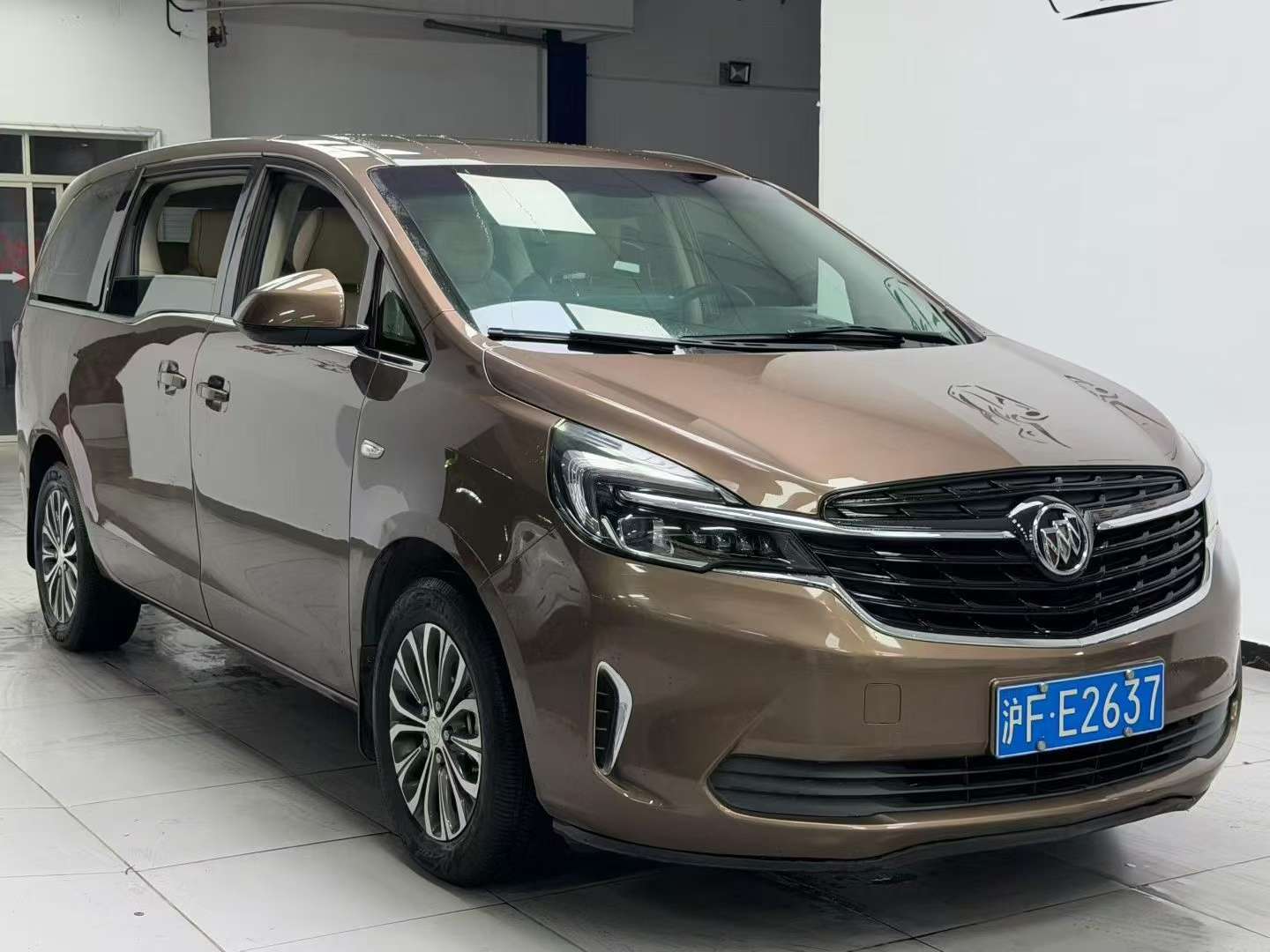 Buick GL8 Business Class 3