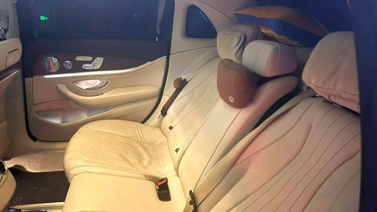 Mercedes-Benz E-Class E320L AWD Top Trim 5