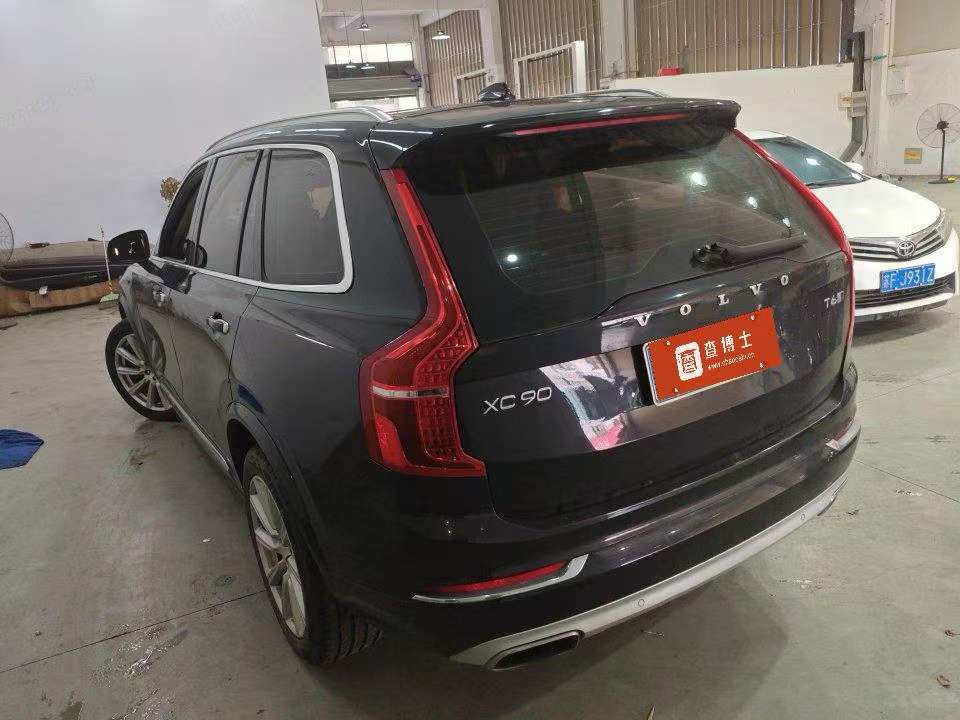 Volvo XC90 8