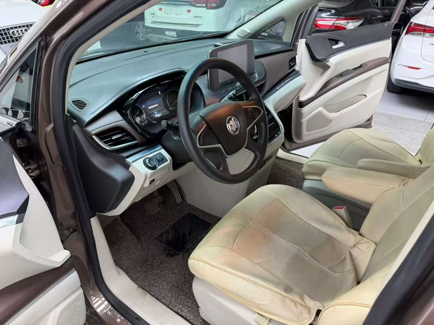 Buick GL8 Business Class 8