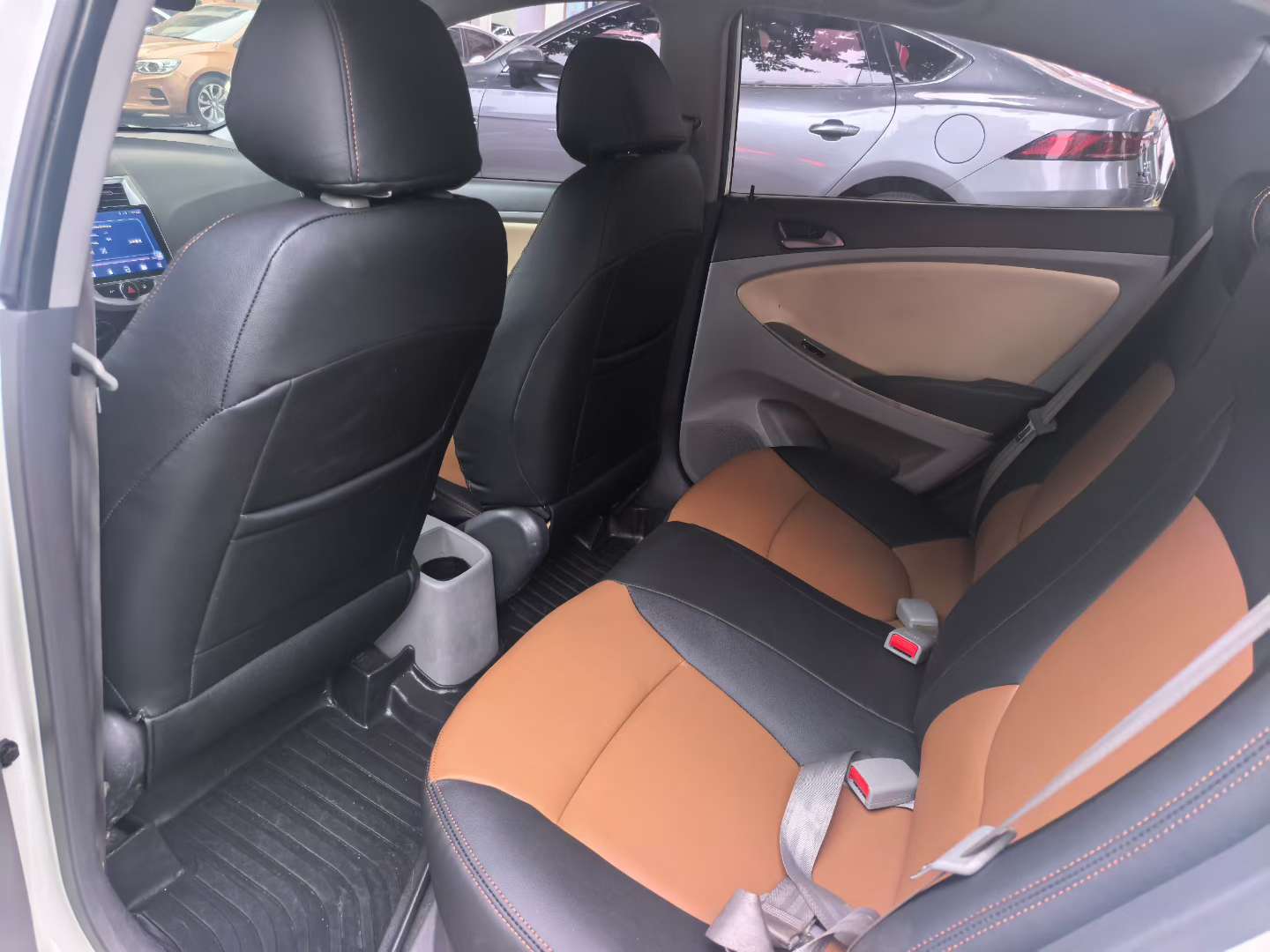 Hyundai Verna 1.4L Automatic Leather Navigation 8