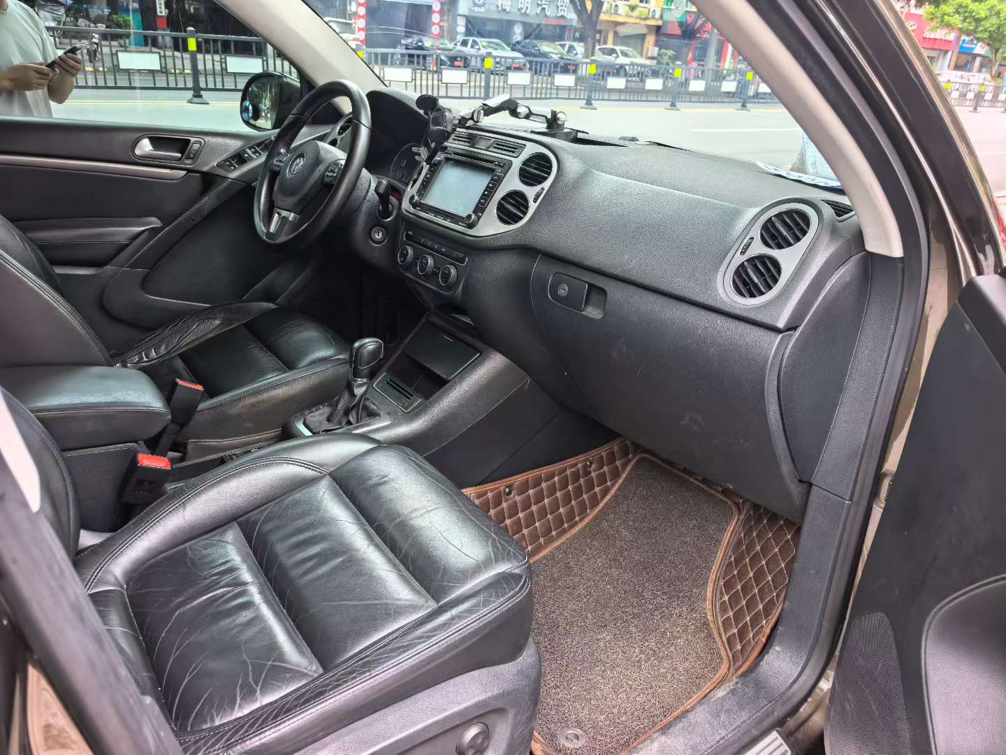 Volkswagen Tiguan 9