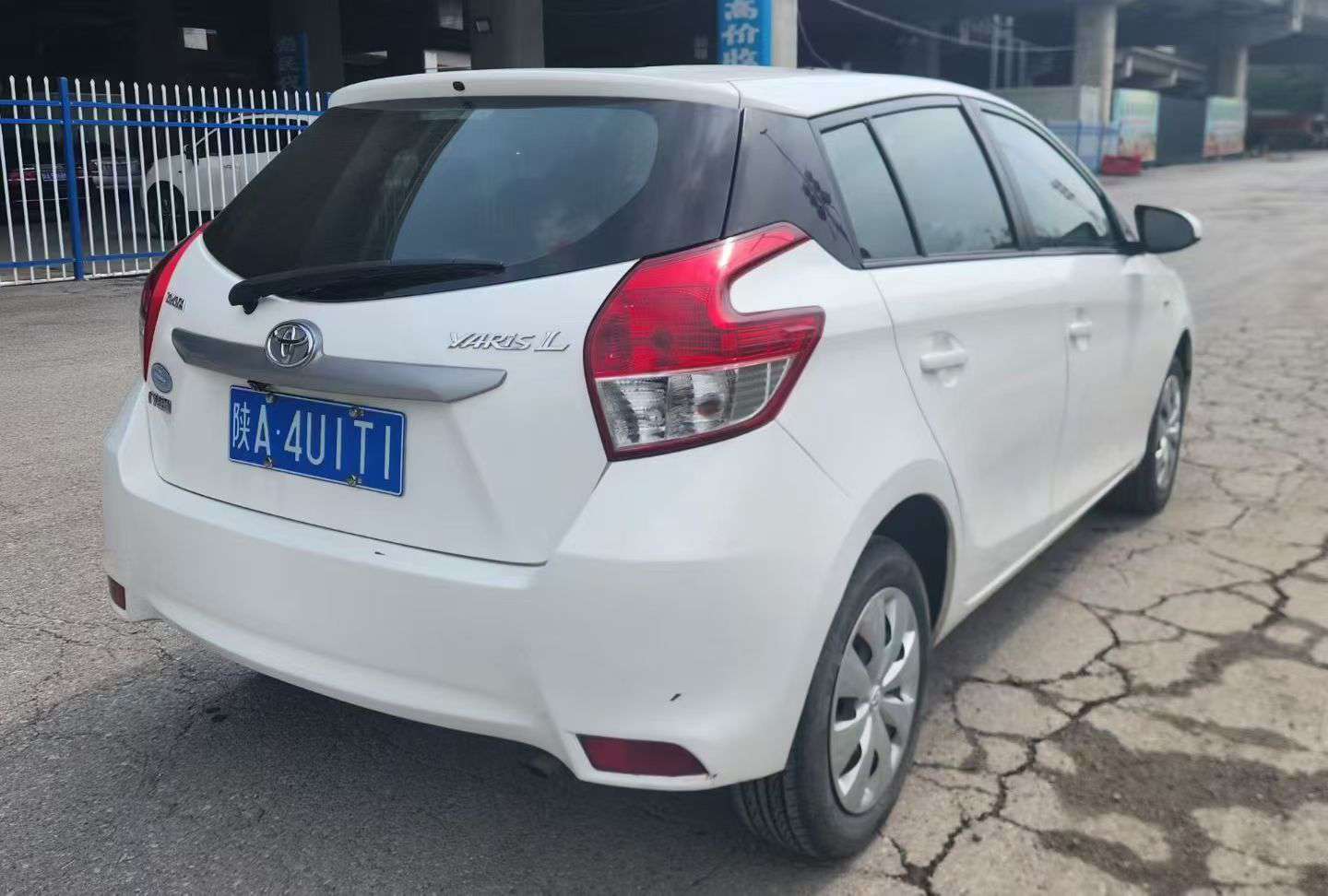 Toyota Yaris L 2015 1.5L 6