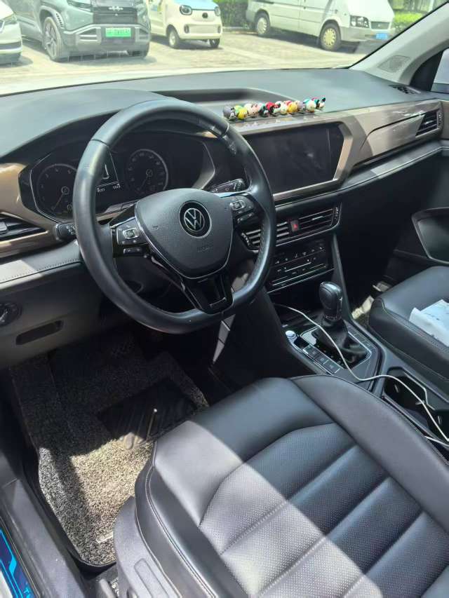 Volkswagen Tharu 1.4T FWD Luxury 5