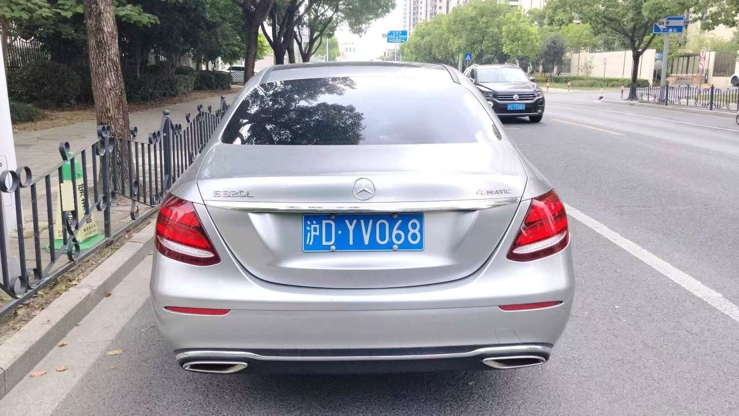 Mercedes-Benz E-Class E320L AWD Top Trim 2