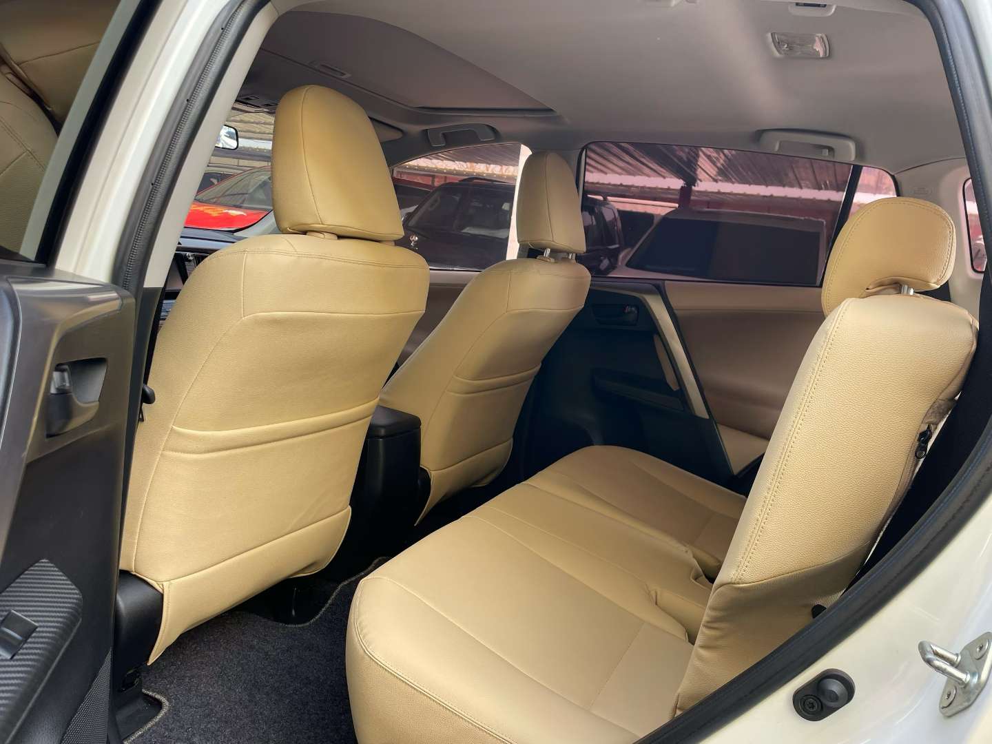 Toyota RAV4 2.0L Automatic 2WD 3