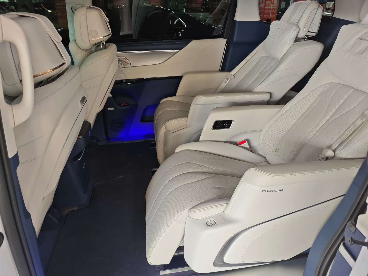 Buick GL8 2024 Plug-in Hybrid Luxury Edition 3