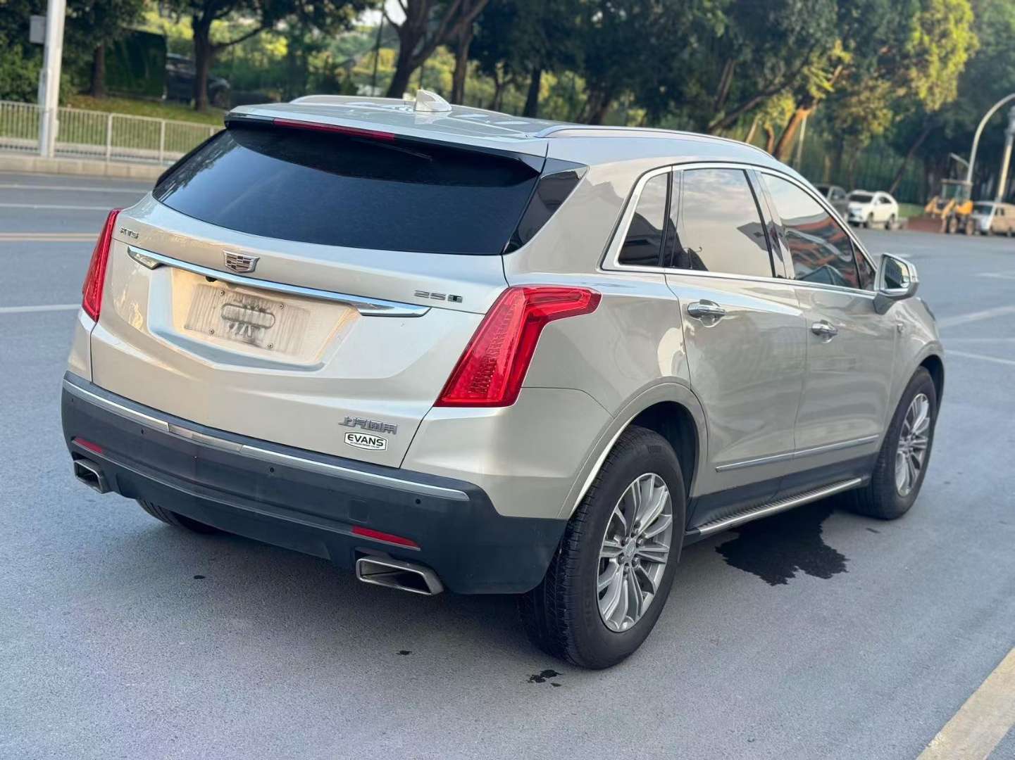 Cadillac XT5 2.0T Automatic Sunroof FWD Luxury Edition 25T 4