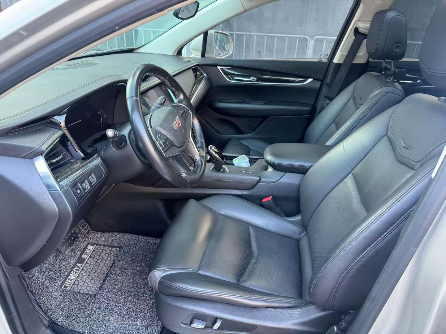 Cadillac XT5 2.0T Automatic Sunroof FWD Luxury Edition 25T 6