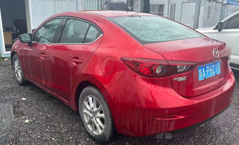 Mazda Axela Luxury Edition 4