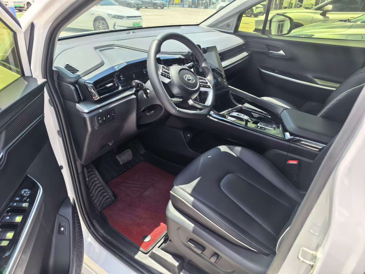 Hyundai Cuasut 270TGDI LUX Premium Edition 2