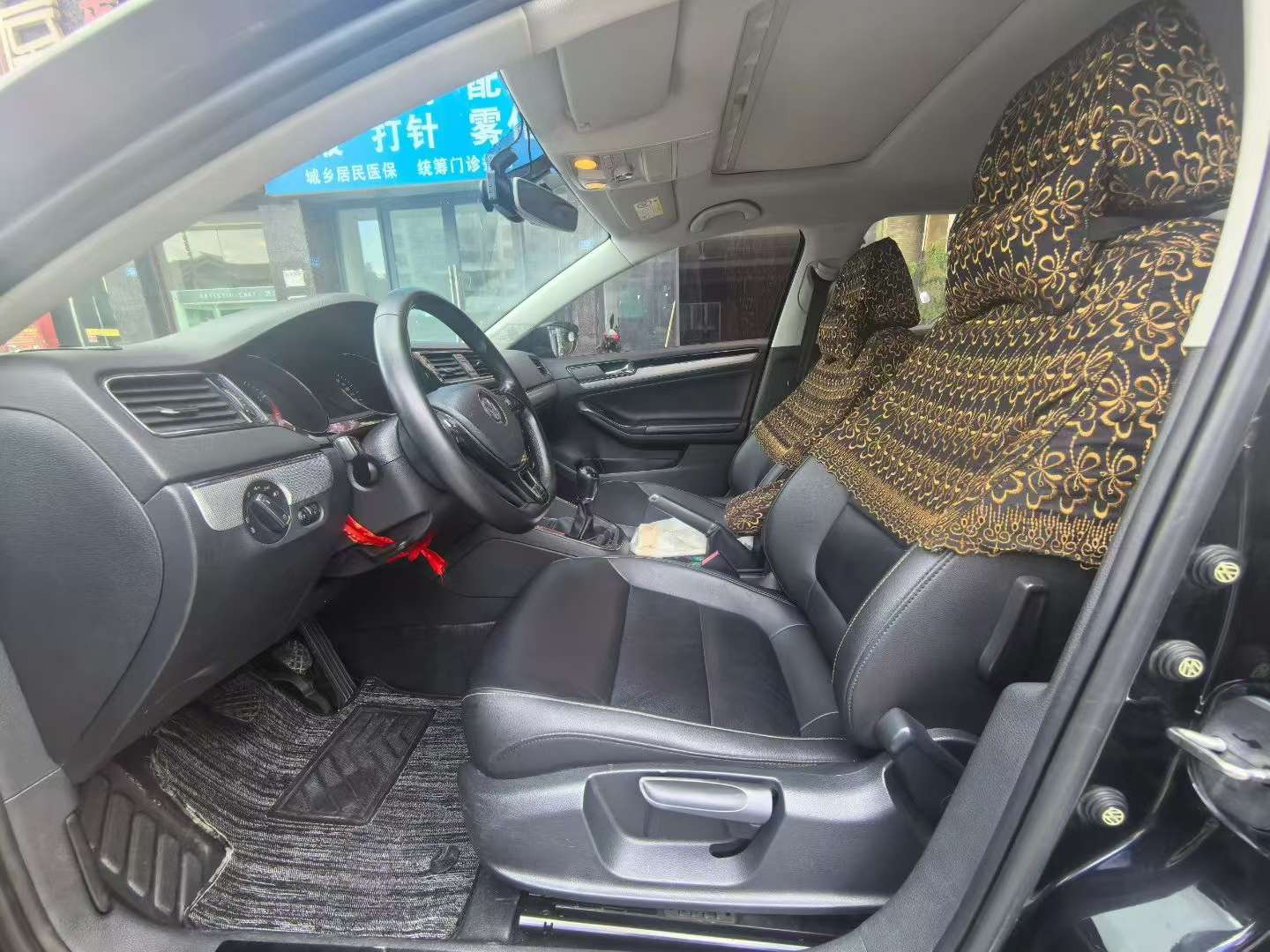 Volkswagen Sagitar 1.6L Manual Sunroof 4