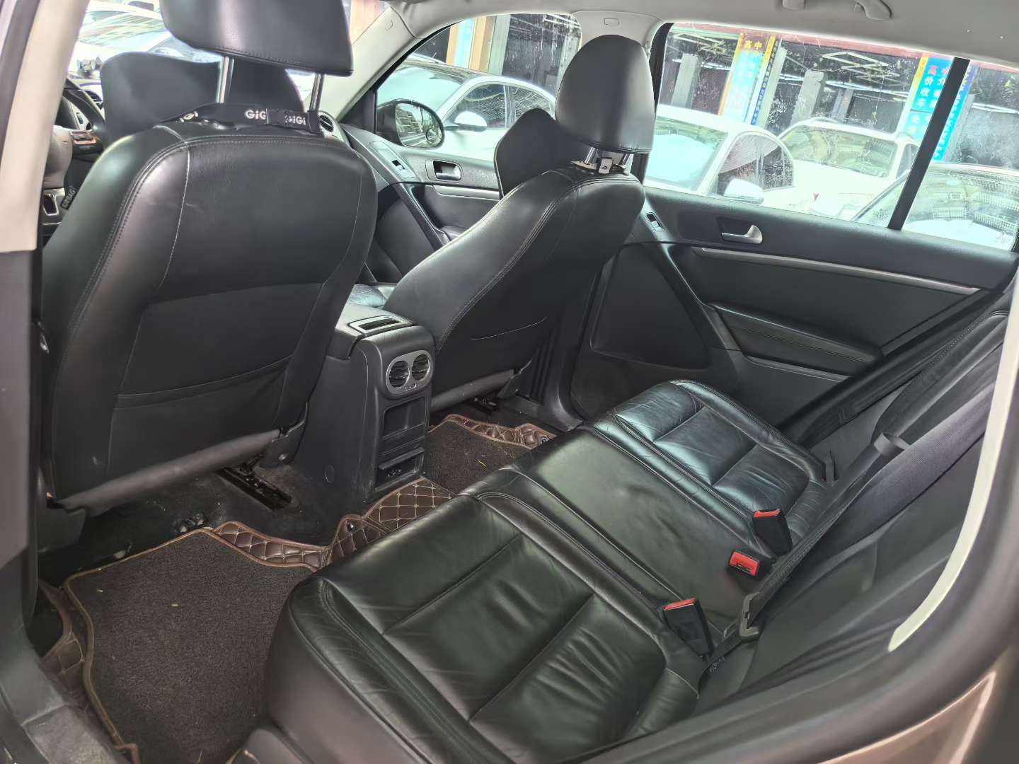 Volkswagen Tiguan 8