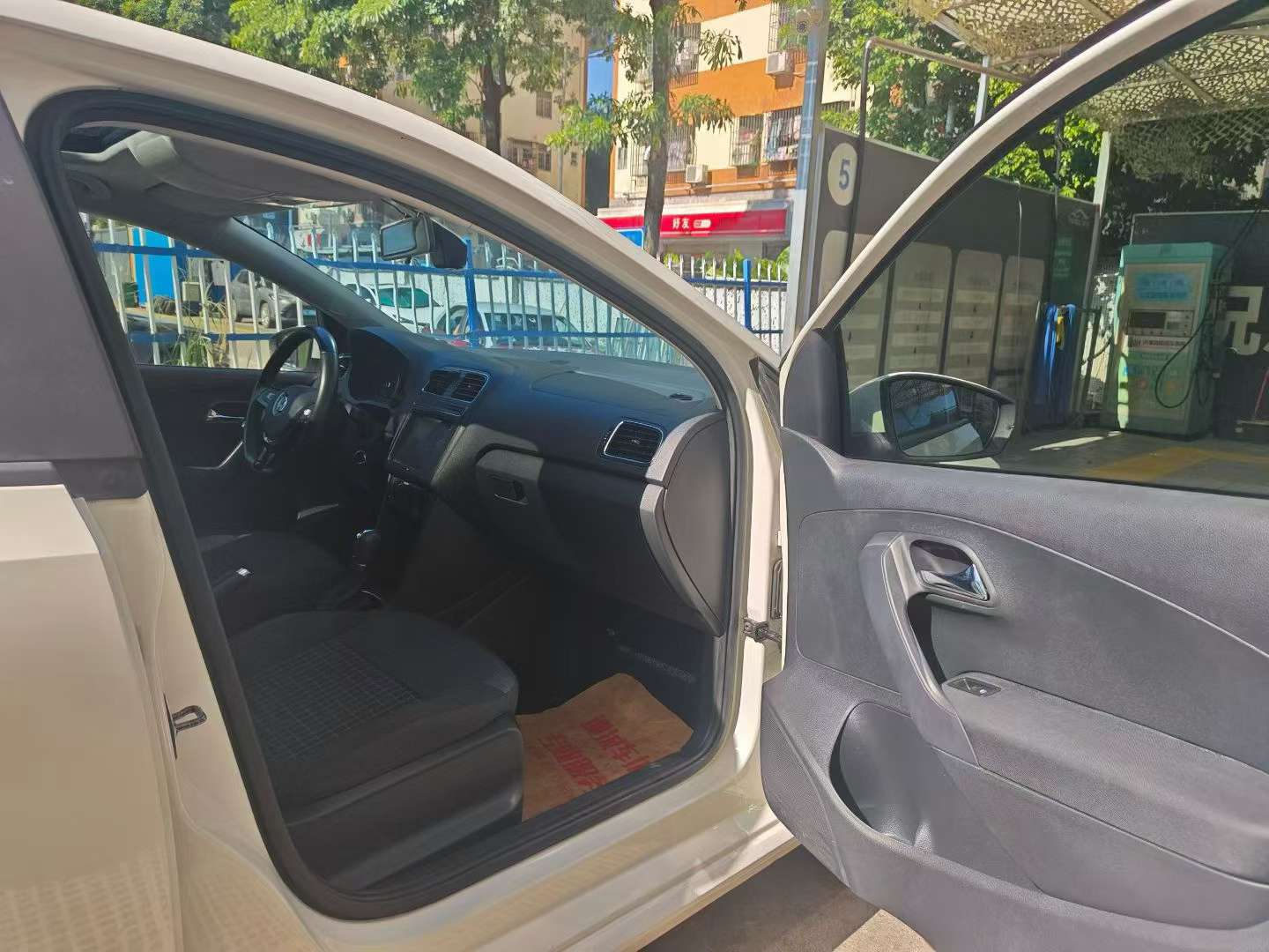 Volkswagen POLO 1.6L Automatic Comfort Edition 6