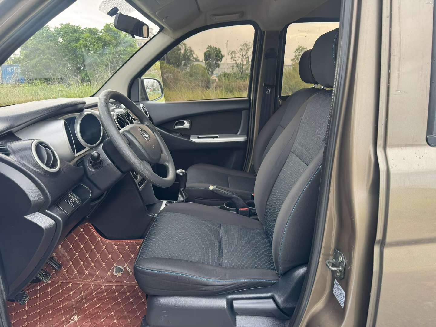 Changan Ouno 1.5L Manual 7-Seater 8