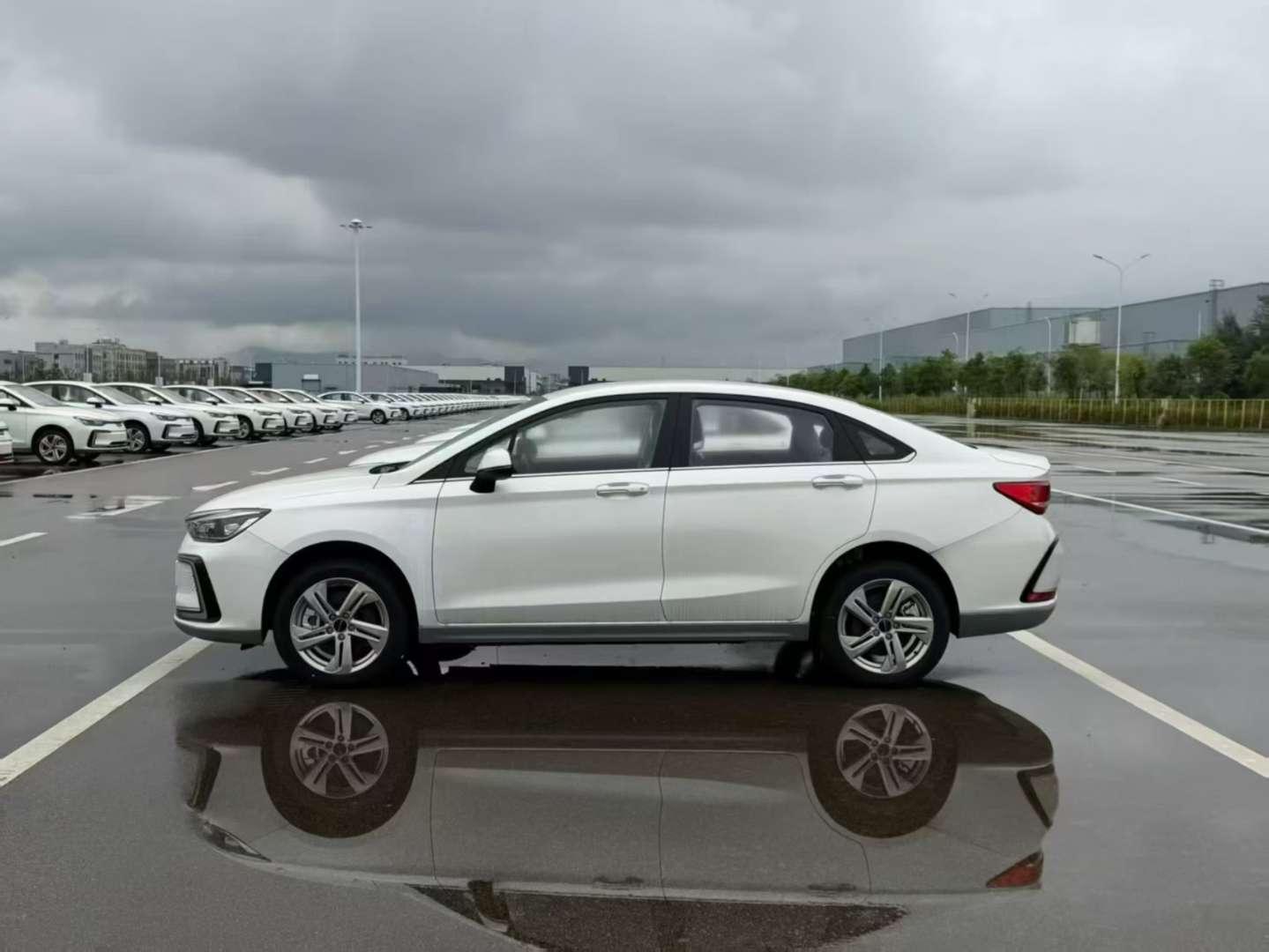 BAIC EU5 4