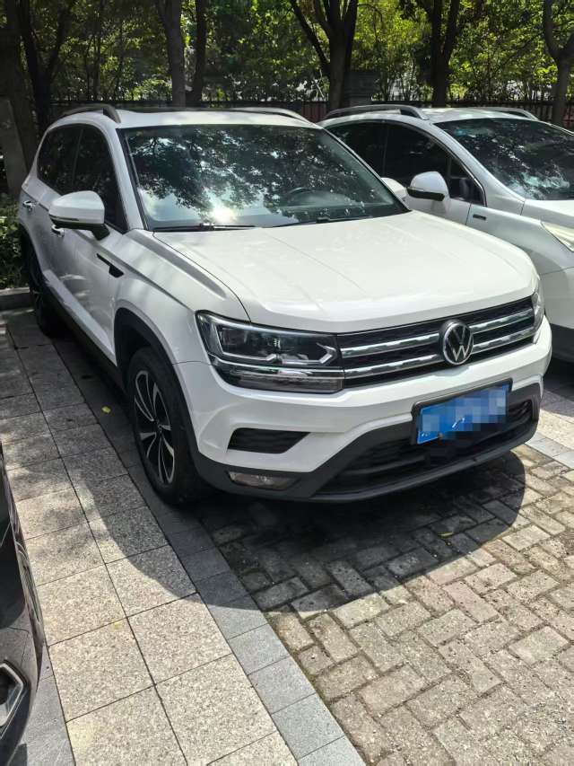 Volkswagen Tharu 1.4T FWD Luxury 4
