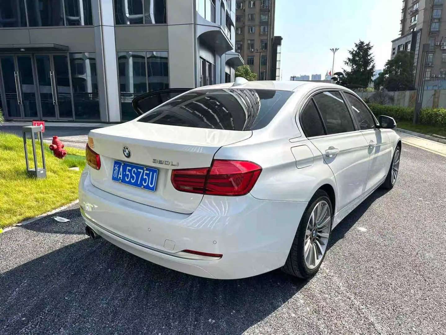 BMW 3 Series 320Li 2.0T Sport 3